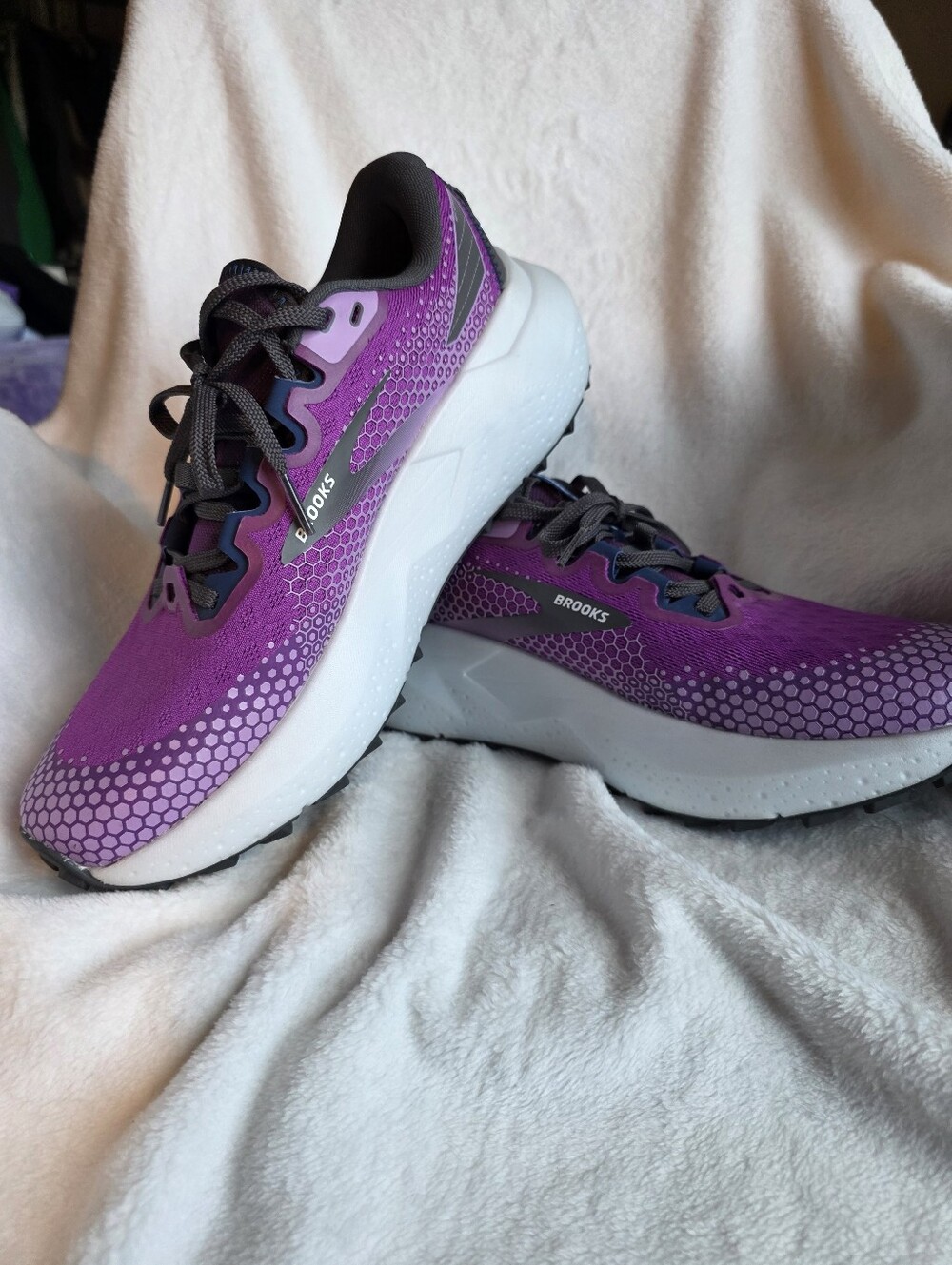Brooks Womens Caldera 6 Trail Shoe Vibrant Purple Honeycomb